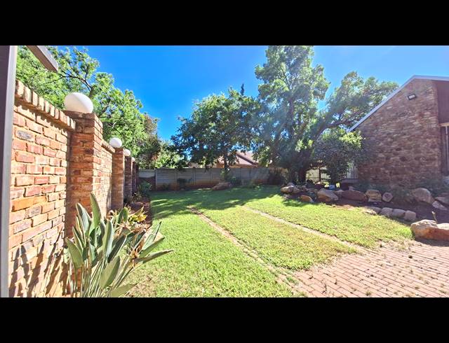 3 BEDROOM FREEHOLD TO LET IN FLAMWOOD